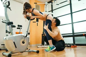 Xin ông xã đi tập gym, người vợ địt trộm với anh pt